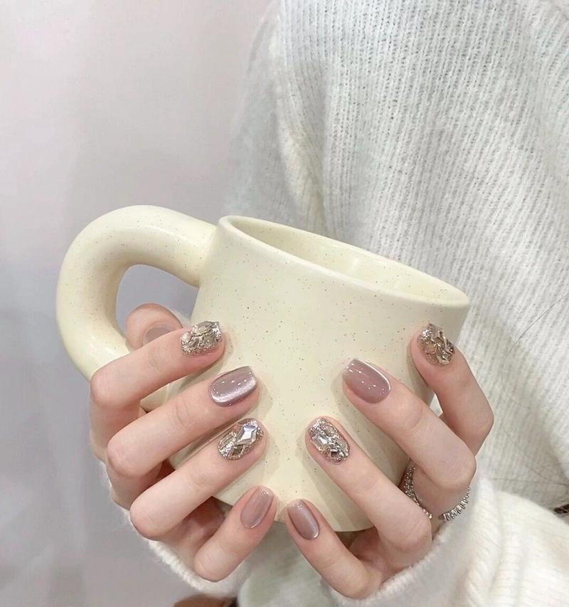 香槟金色搭配技巧，打造奢华典雅空间装饰