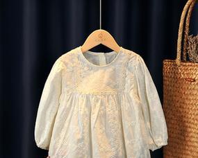 蓝珍珠打底使用方法及效果详解，打造持久服帖妆容