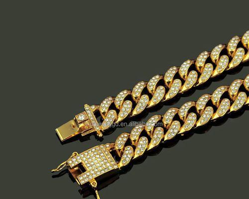 金毛犬链子选择指南：材质长度宽度全面解析