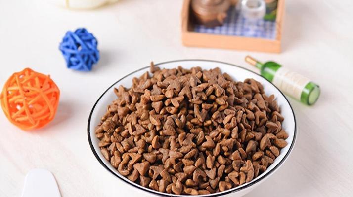 萨摩耶幼犬饮食指南：健康食物与禁忌清单